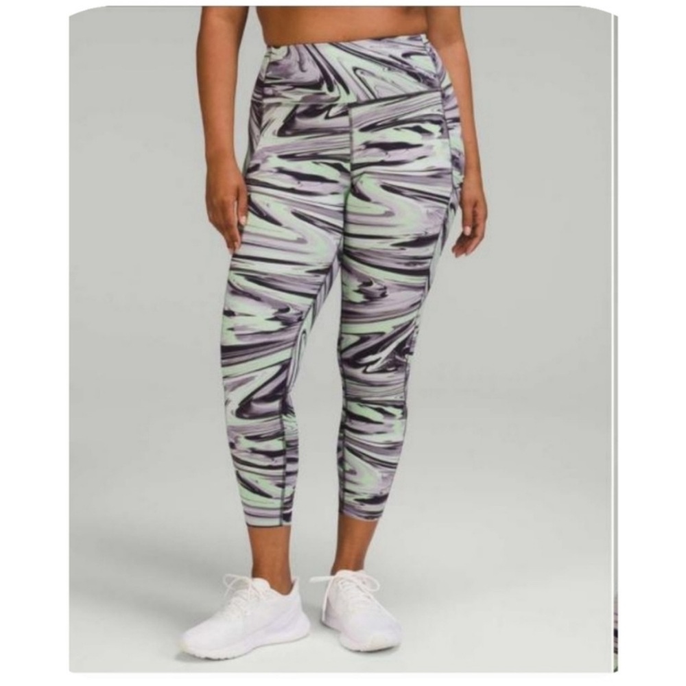 Lululemon Base Pace High-Rise Crop Legging 23"
Paint Glide Warp Multi 14